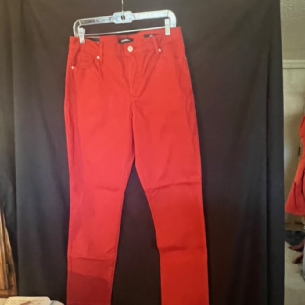 Bandolino, Modern Straight leg jeans, (Amy) Tummy slimming. NWTs, Size 12 - Picture 1 of 4